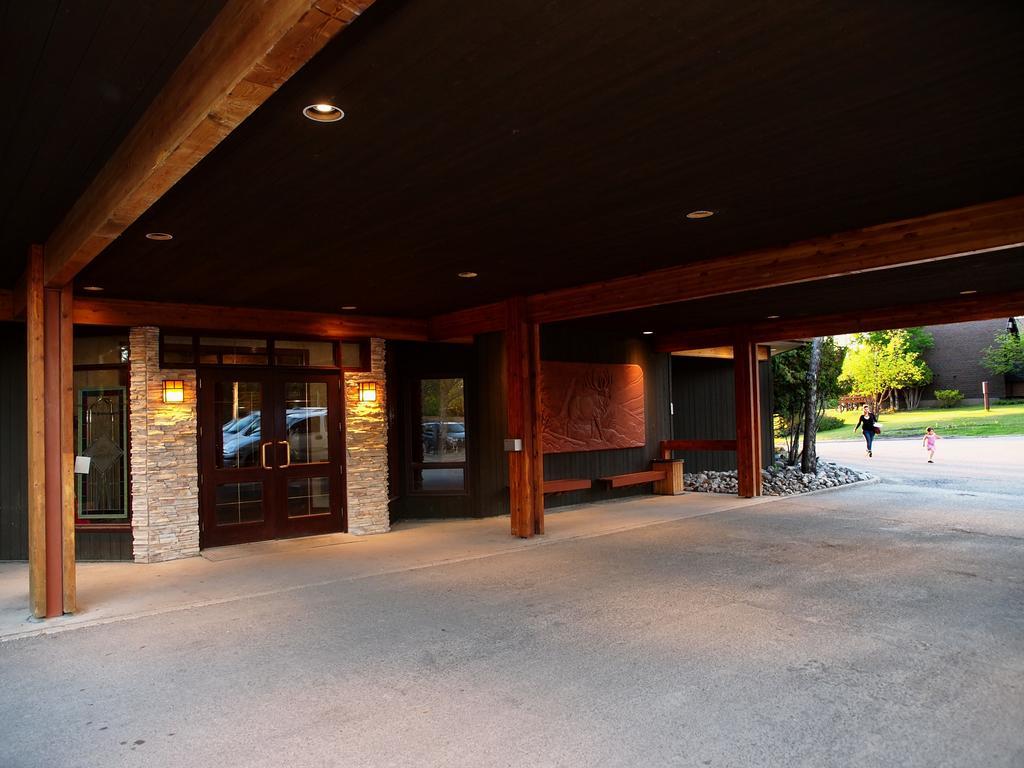 Elkhorn Resort, Spa, And Conference Centre Wasagaming Exterior foto