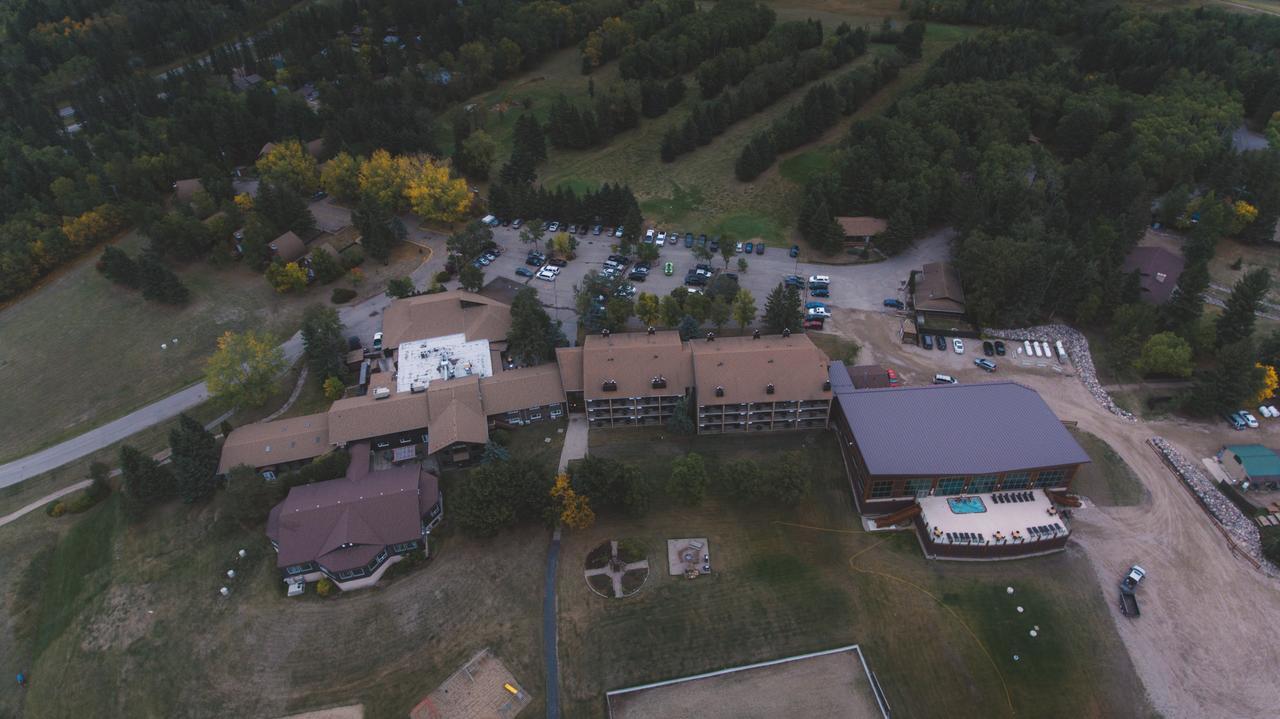 Elkhorn Resort, Spa, And Conference Centre Wasagaming Exterior foto